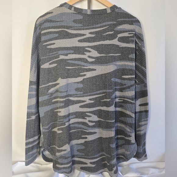 IWOLLENCE Women's Waffle Knit Tunic Blouse - Camo, Size Large - Picture 2 of 7